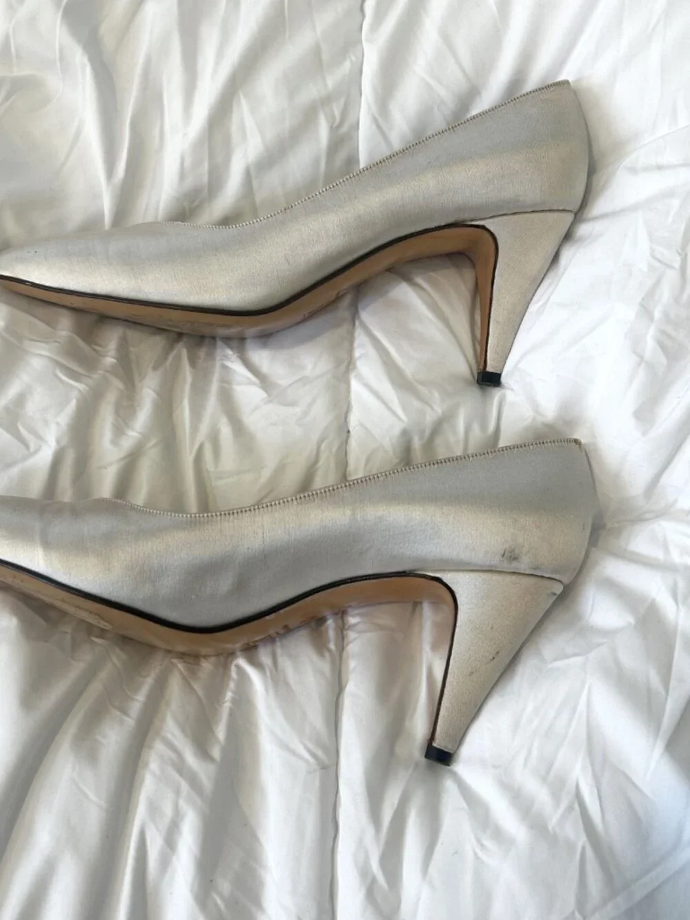 BRUNO MAGLI Authentic Vintage Ivory Satin Women's Pumps Size 8.5 AA EXTRA SLIM